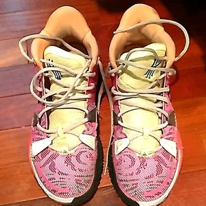 Nike Kyrie 7 tennis shoes